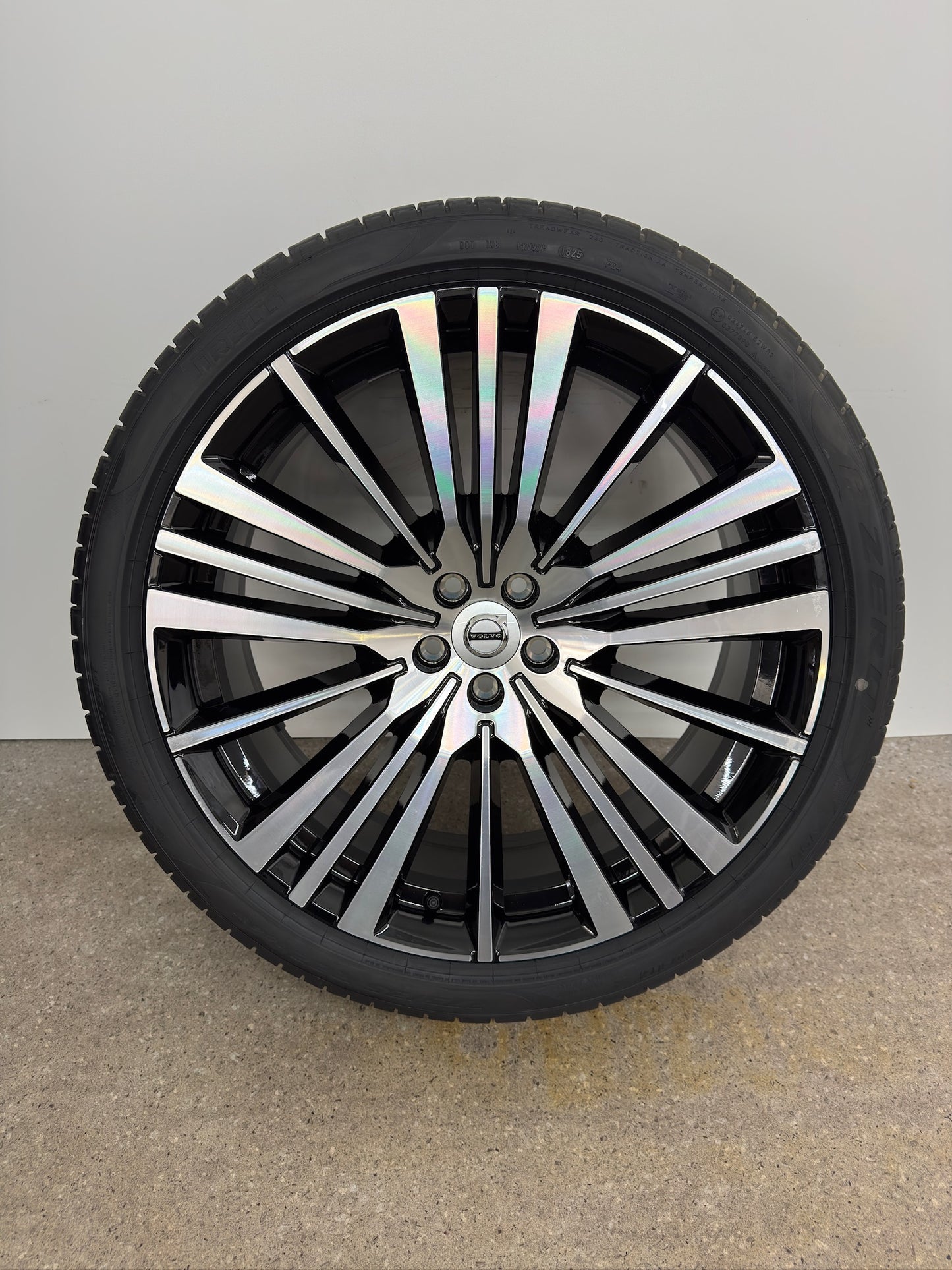 NEU DOT25 Original Volvo XC90 2 II 22 Zoll Sommerräder Sommerreifen Felgen 32207757 Alufelgen 20 Spoke Diamont Cut Sport Plus Ultra 275/35 R22 104W 9x22 ET38,5 Schwarz Bicolor Sommerradsatz SUV MwSt.