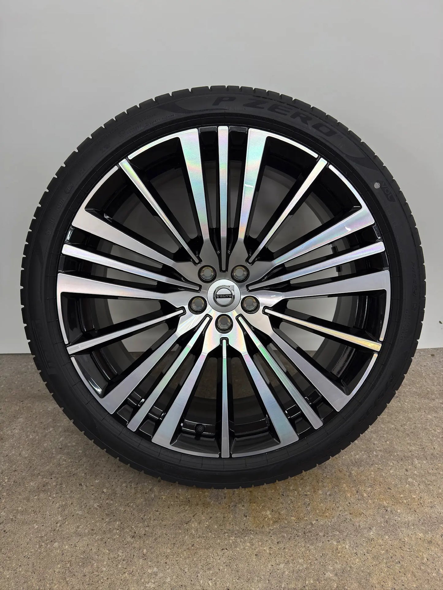 NEU DOT26 Original Volvo XC90 2 II 22 Zoll Sommerräder Sommerreifen Felgen 32207757 Alufelgen 20 Spoke Diamont Cut Sport Plus Ultra 275/35 R22 104W 9x22 ET38,5 Schwarz Bicolor Sommerradsatz SUV MwSt.