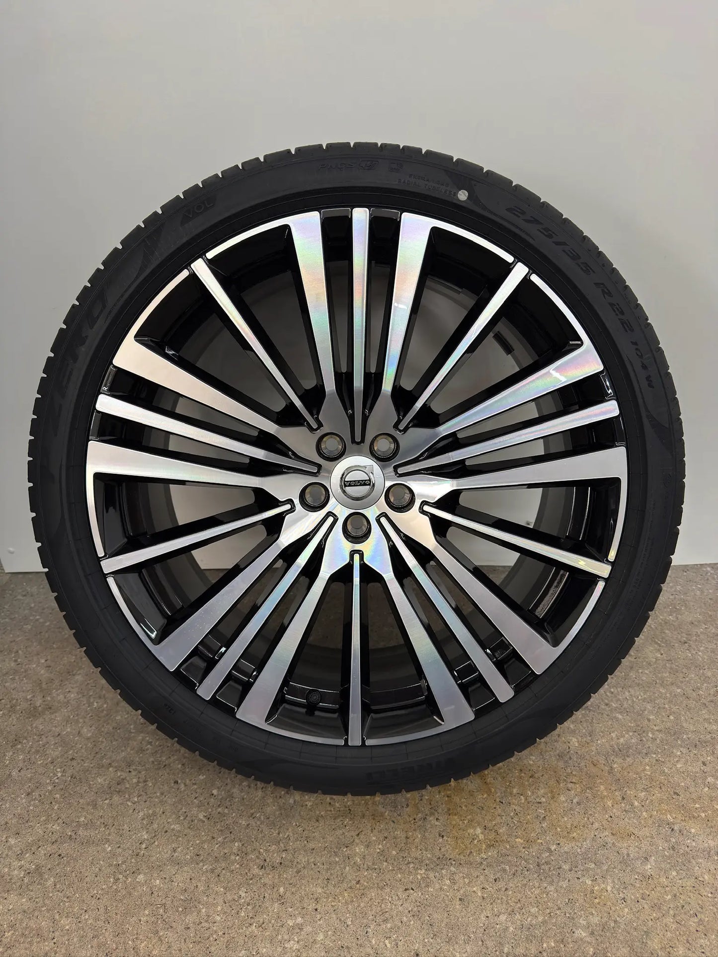NEU DOT26 Original Volvo XC90 2 II 22 Zoll Sommerräder Sommerreifen Felgen 32207757 Alufelgen 20 Spoke Diamont Cut Sport Plus Ultra 275/35 R22 104W 9x22 ET38,5 Schwarz Bicolor Sommerradsatz SUV MwSt.