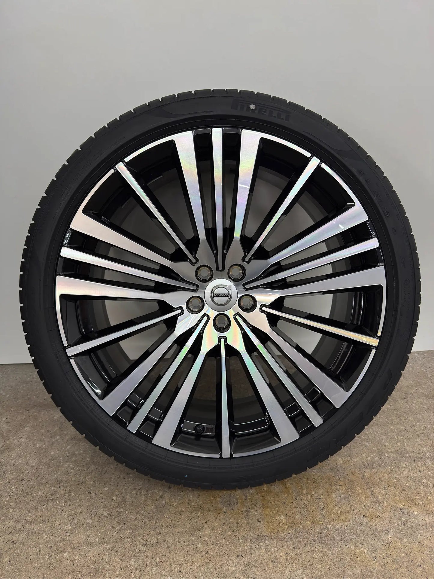 NEU DOT26 Original Volvo XC90 2 II 22 Zoll Sommerräder Sommerreifen Felgen 32207757 Alufelgen 20 Spoke Diamont Cut Sport Plus Ultra 275/35 R22 104W 9x22 ET38,5 Schwarz Bicolor Sommerradsatz SUV MwSt.