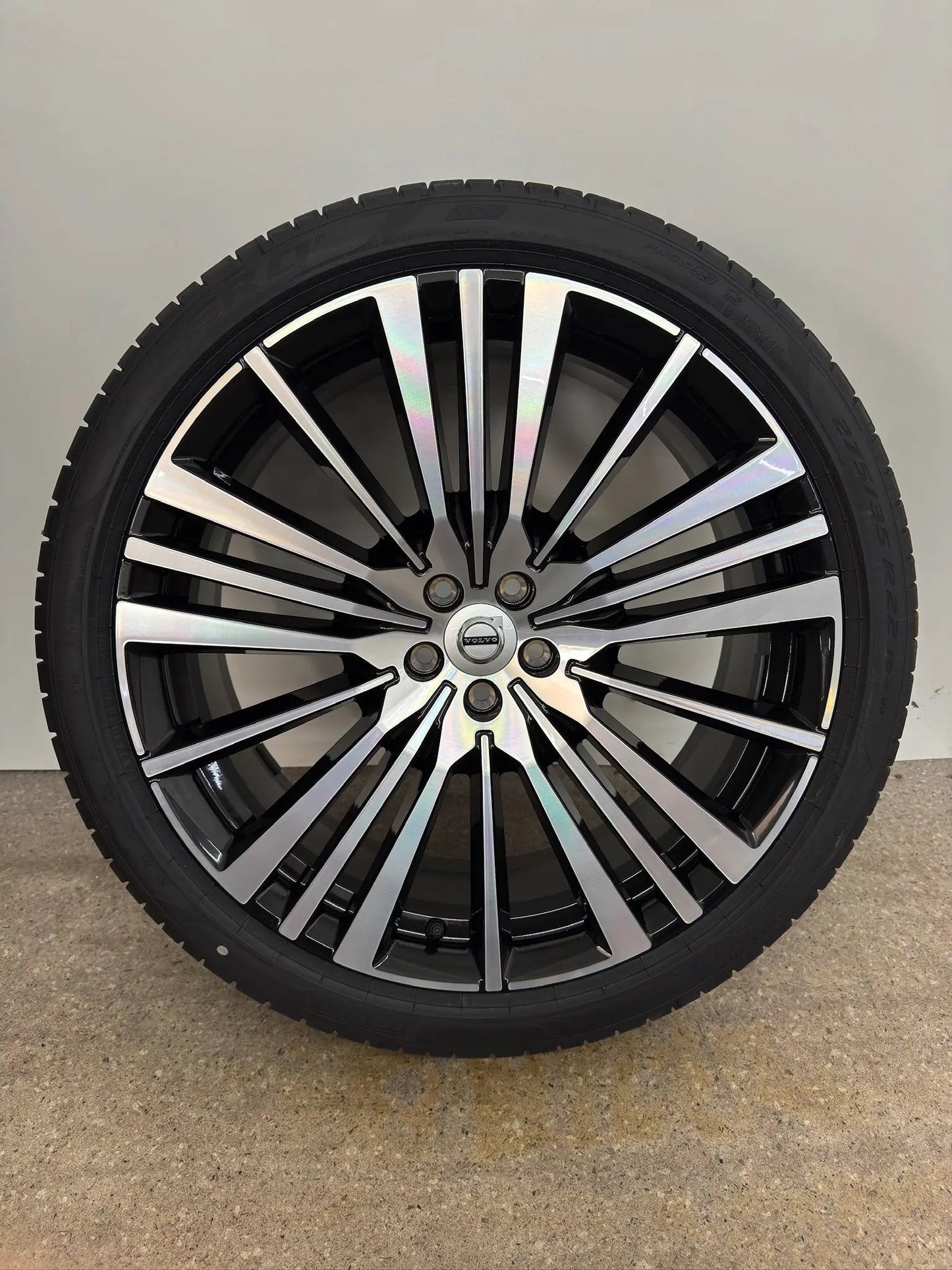 NEU DOT26 Original Volvo XC90 2 II 22 Zoll Sommerräder Sommerreifen Felgen 32207757 Alufelgen 20 Spoke Diamont Cut Sport Plus Ultra 275/35 R22 104W 9x22 ET38,5 Schwarz Bicolor Sommerradsatz SUV MwSt.