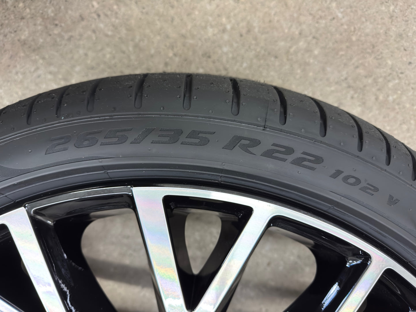 NEU DOT26 Original Volvo XC60 2 II 22 Zoll Sommerräder Sommerreifen Felgen 31454682 Alufelgen 10 Spoke Diamont Cut Sport Plus Ultra 265/35 R22 102V 9x22 ET43 Schwarz Bicolor Sommerradsatz SUV MwSt.