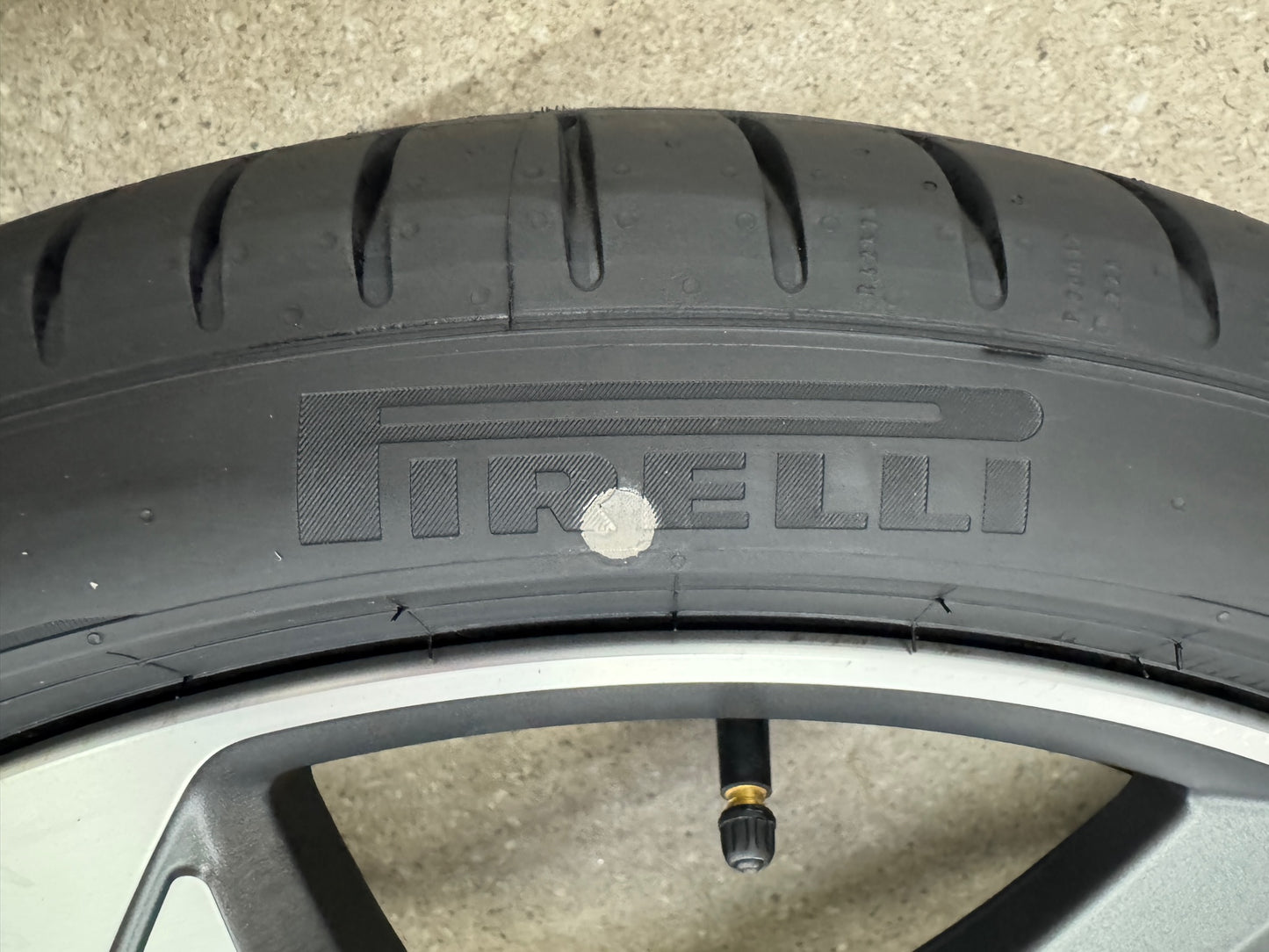 NEU DOT26 Original Volvo XC90 2 II 22 Zoll Sommerräder Sommerreifen Felgen 31454204 31650460 Alufelgen 6 Double Spoke Sport Plus Ultra 275/35 R22 104W 9x22 ET38,5 Anthrazit Sommerradsatz SUV MwSt.