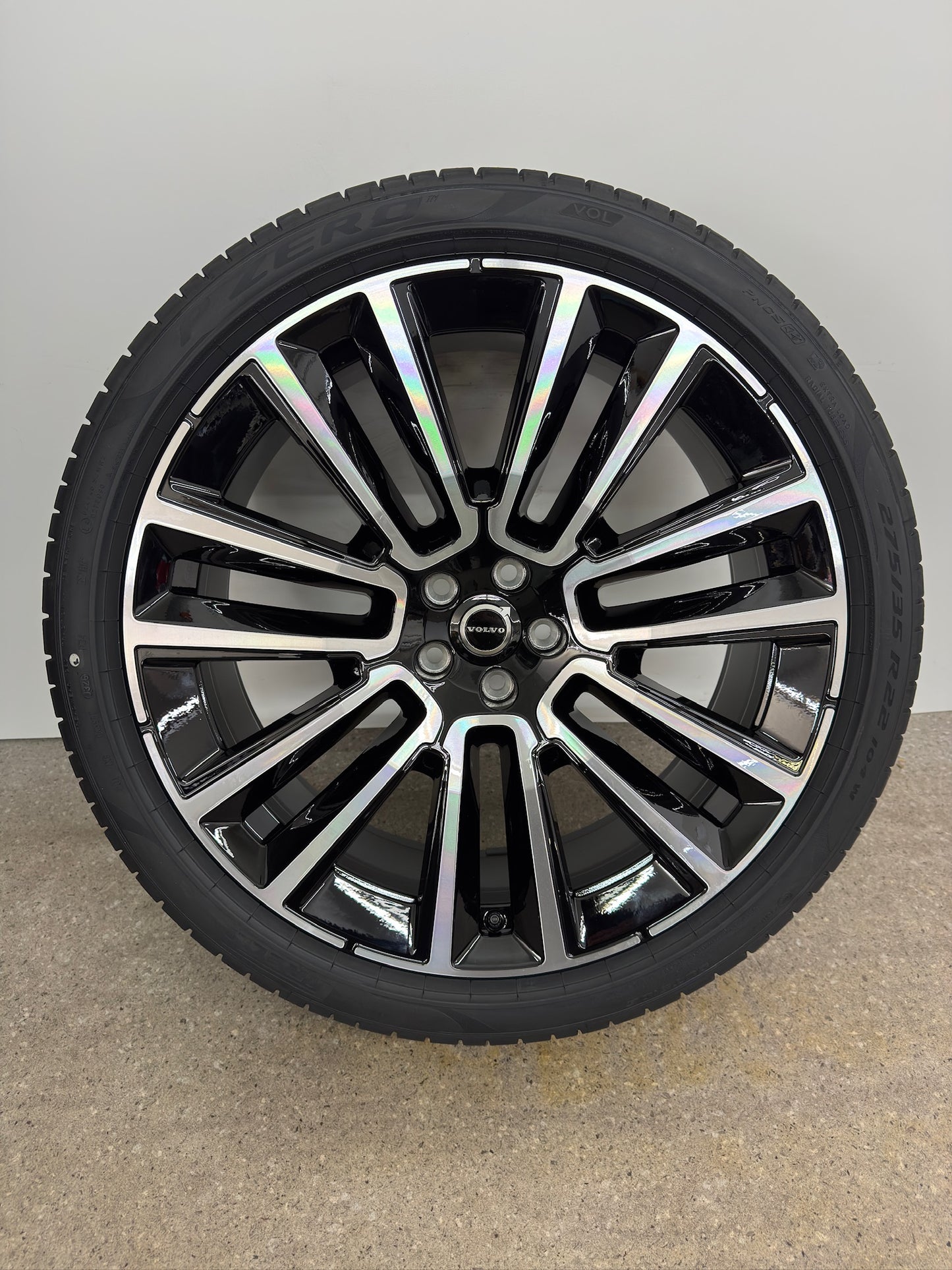 NEU DOT26 Original Volvo XC90 2 II 22 Zoll Sommerräder Sommerreifen Felgen 32294604 Alufelgen 7 Double Spoke Sport Plus Ultra 275/35 R22 104W 9x22 ET38,5 Schwarz Bicolor Sommerradsatz SUV MwSt.