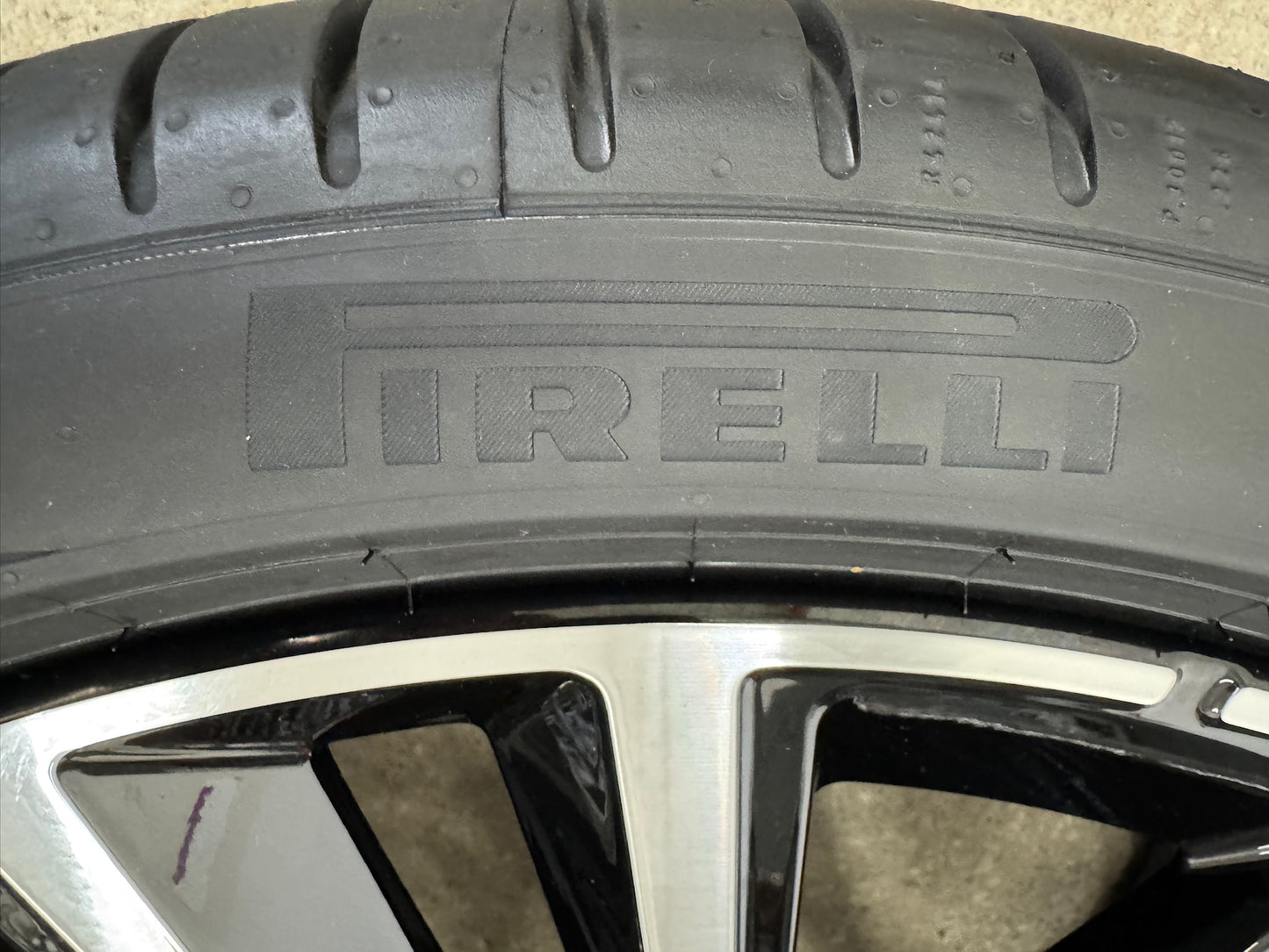NEU DOT26 Original Volvo XC90 2 II 22 Zoll Sommerräder Sommerreifen Felgen 32294604 Alufelgen 7 Double Spoke Sport Plus Ultra 275/35 R22 104W 9x22 ET38,5 Schwarz Bicolor Sommerradsatz SUV MwSt.