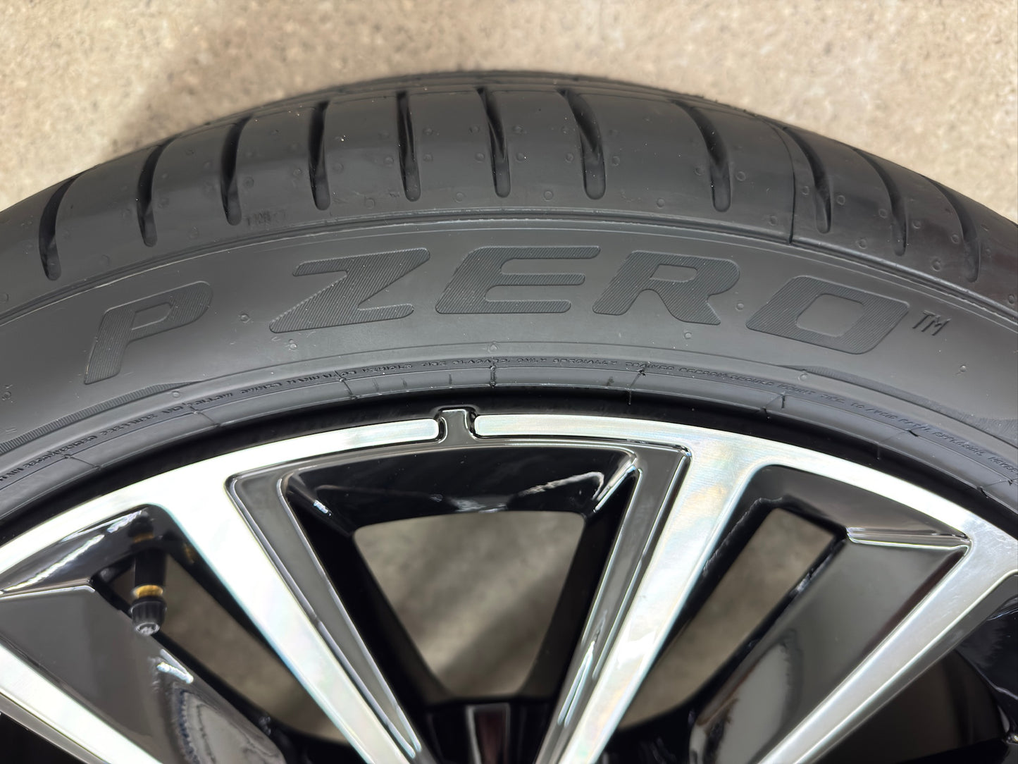 NEU DOT26 Original Volvo XC90 2 II 22 Zoll Sommerräder Sommerreifen Felgen 32294604 Alufelgen 7 Double Spoke Sport Plus Ultra 275/35 R22 104W 9x22 ET38,5 Schwarz Bicolor Sommerradsatz SUV MwSt.