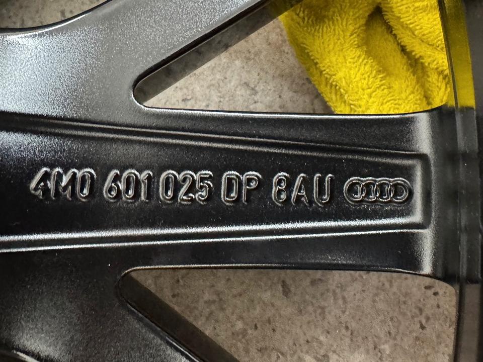NEU Original Audi Q7 SQ7 4M S-Line 22 Zoll 5-V-Speichen-Design Sommerreifen Sommerräder Felgen