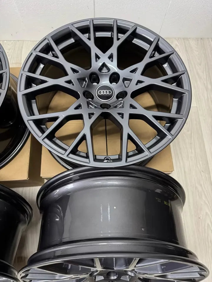 NEU Original Audi RS3 8Y Performance 19 Zoll Felgen Alufelgen 8Y0601025CK 8Y0601025CL 9x19 ET25 8x19 ET46 5x112 Sport Line Anthrazit Grau Werksauslieferungs Zustand RS Felgensatz MwSt. ausweisbar