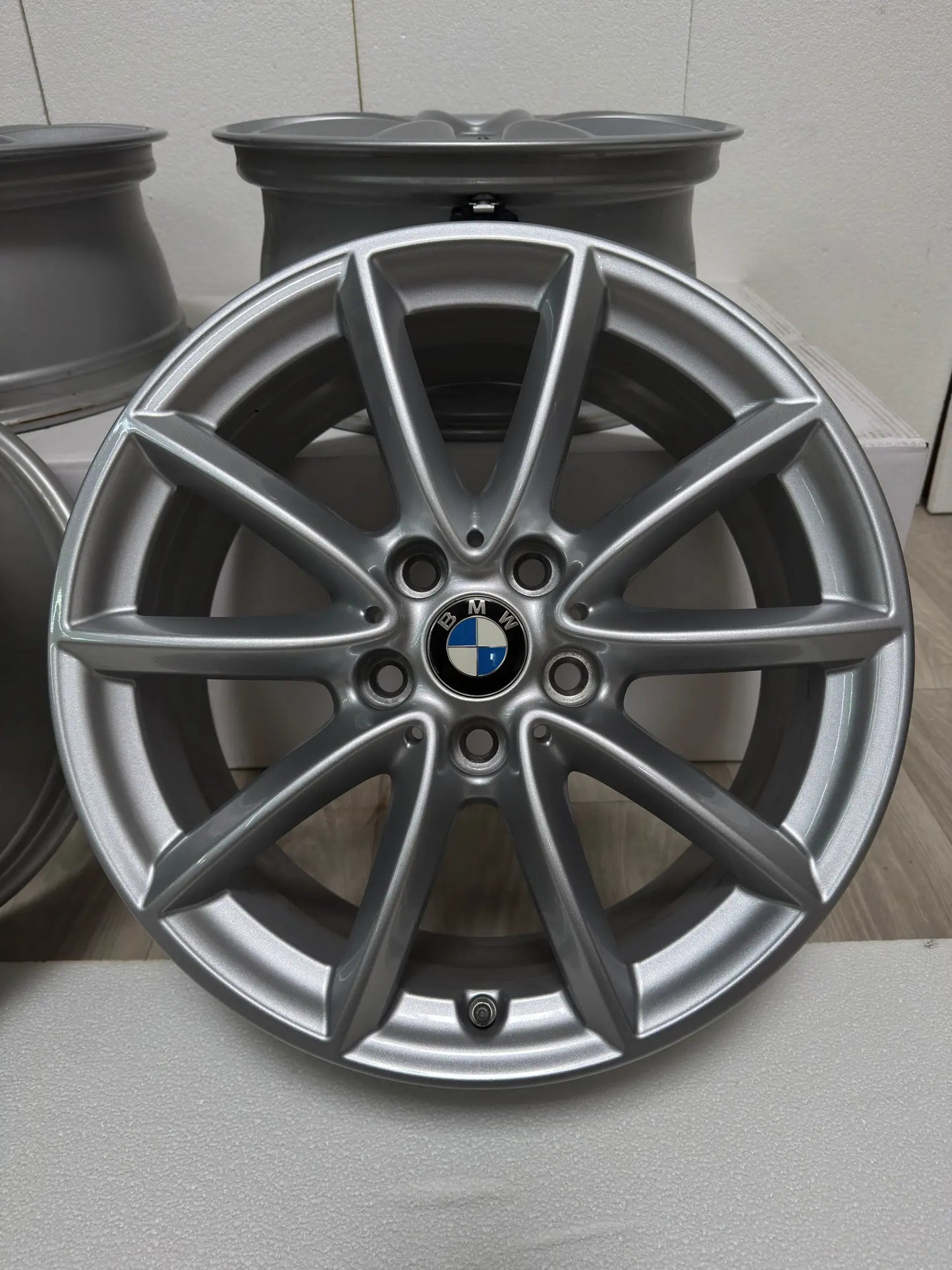 NEU Original BMW X1 F48 X2 F39 Sty. 560 17 Zoll Felgen Alufelgen 6856061 7,5x17 IS52 ET52 5x112 Silber Styling SUV inklusive RDKS RDCi Felgensatz MwSt. ausweisbar