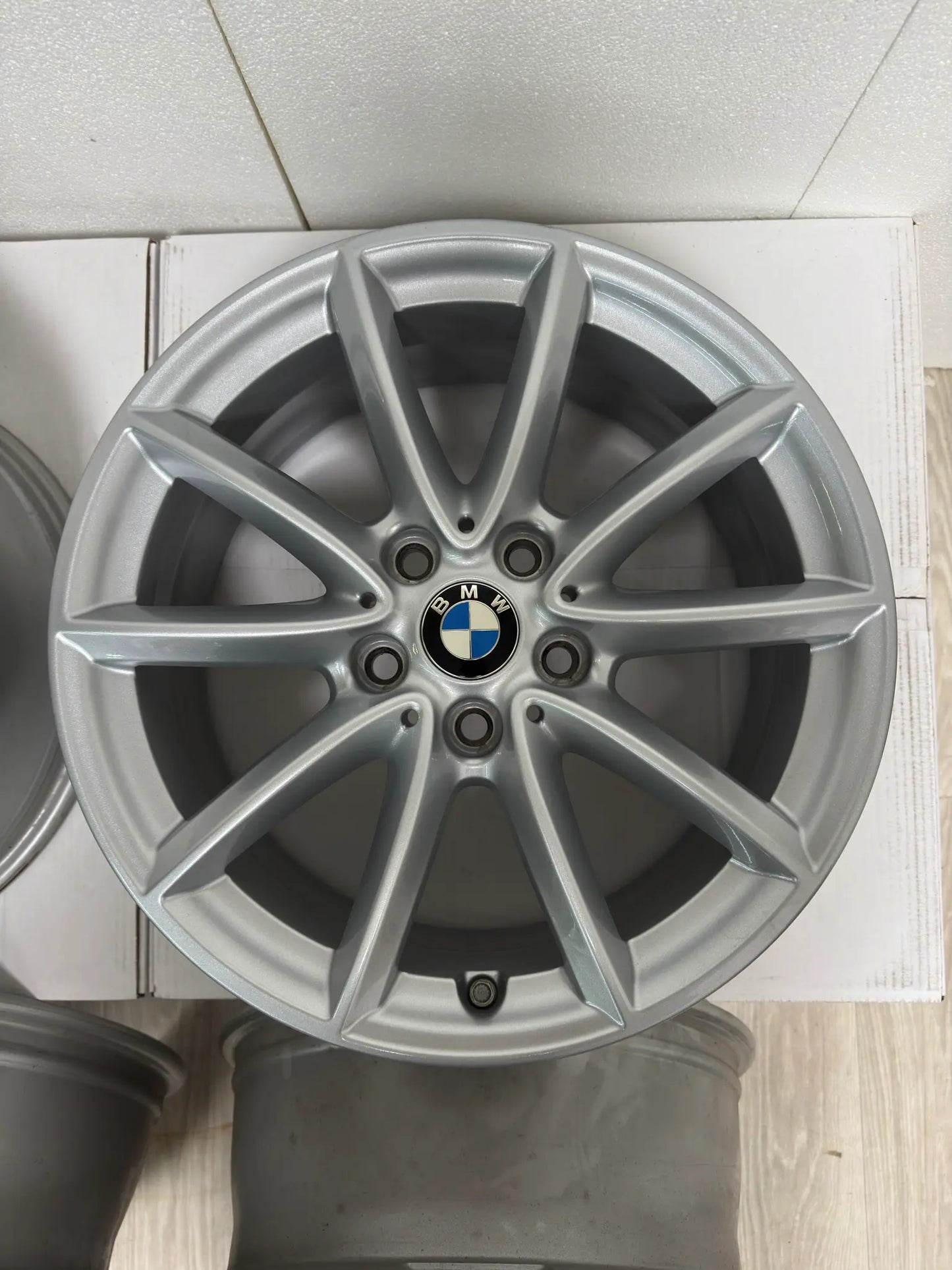 NEU Original BMW X1 F48 X2 F39 Sty. 560 17 Zoll Felgen Alufelgen 6856061 7,5x17 IS52 ET52 5x112 Silber Styling SUV inklusive RDKS RDCi Felgensatz MwSt. ausweisbar