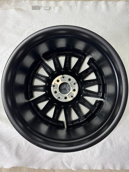 NEU Original Mercedes GLA H247 GLB X247 20 Zoll AMG Felgen Alufelgen A2474015200