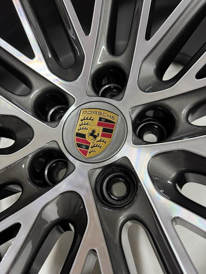 NEU Original Porsche Macan 95B 21 Zoll Turbo IV Felgen Alufelgen 95B601025DN 95B601025DB