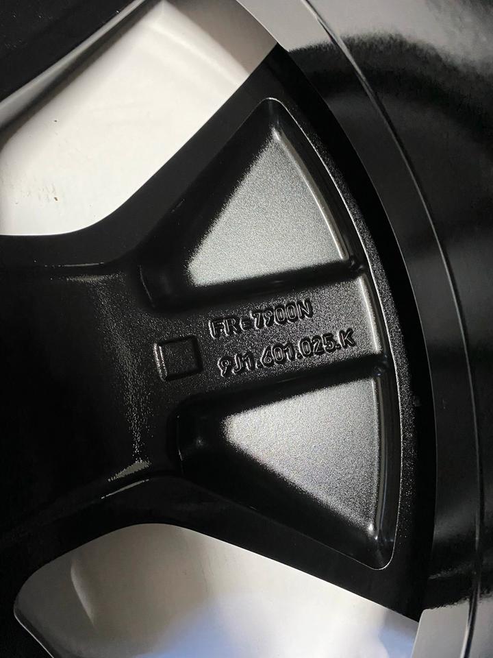 NEU Original Porsche Taycan 4S Turbo Aero 20 Zoll Felgen Alufelgen 9J1601025J 9J1601025K