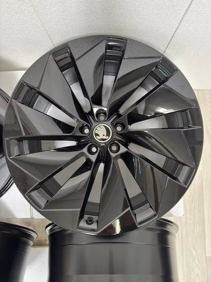 NEU* Original Skoda Enyaq iV Elroq Coupé 21 Zoll Betria Felgen Alufelgen 5LA601025P 5LA601025L 5LA601025BM 5LA601025BL Schwarz 8x20 ET45 9x20 ET42 Selection Sportline RS 80 85 85x Felgensatz SUV MwSt.