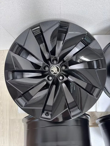 NEU* Original Skoda Enyaq iV Elroq Coupé 21 Zoll Betria Felgen Alufelgen 5LA601025P 5LA601025L 5LA601025BM 5LA601025BL Schwarz 8x20 ET45 9x20 ET42 Selection Sportline RS 80 85 85x Felgensatz SUV MwSt.