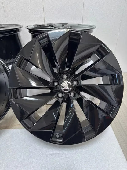 NEU* Original Skoda Enyaq iV Elroq Coupé 21 Zoll Betria Felgen Alufelgen 5LA601025P 5LA601025L 5LA601025BM 5LA601025BL Schwarz 8x20 ET45 9x20 ET42 Selection Sportline RS 80 85 85x Felgensatz SUV MwSt.
