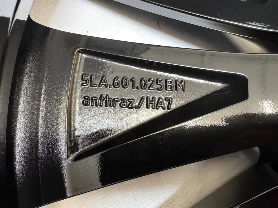 NEU* Original Skoda Enyaq iV Elroq Coupé 21 Zoll Betria Felgen Alufelgen 5LA601025P 5LA601025L 5LA601025BM 5LA601025BL Schwarz 8x20 ET45 9x20 ET42 Selection Sportline RS 80 85 85x Felgensatz SUV MwSt.