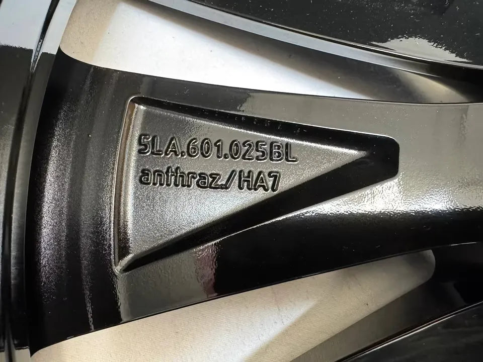 NEU* Original Skoda Enyaq iV Elroq Coupé 21 Zoll Betria Felgen Alufelgen 5LA601025P 5LA601025L 5LA601025BM 5LA601025BL Schwarz 8x20 ET45 9x20 ET42 Selection Sportline RS 80 85 85x Felgensatz SUV MwSt.