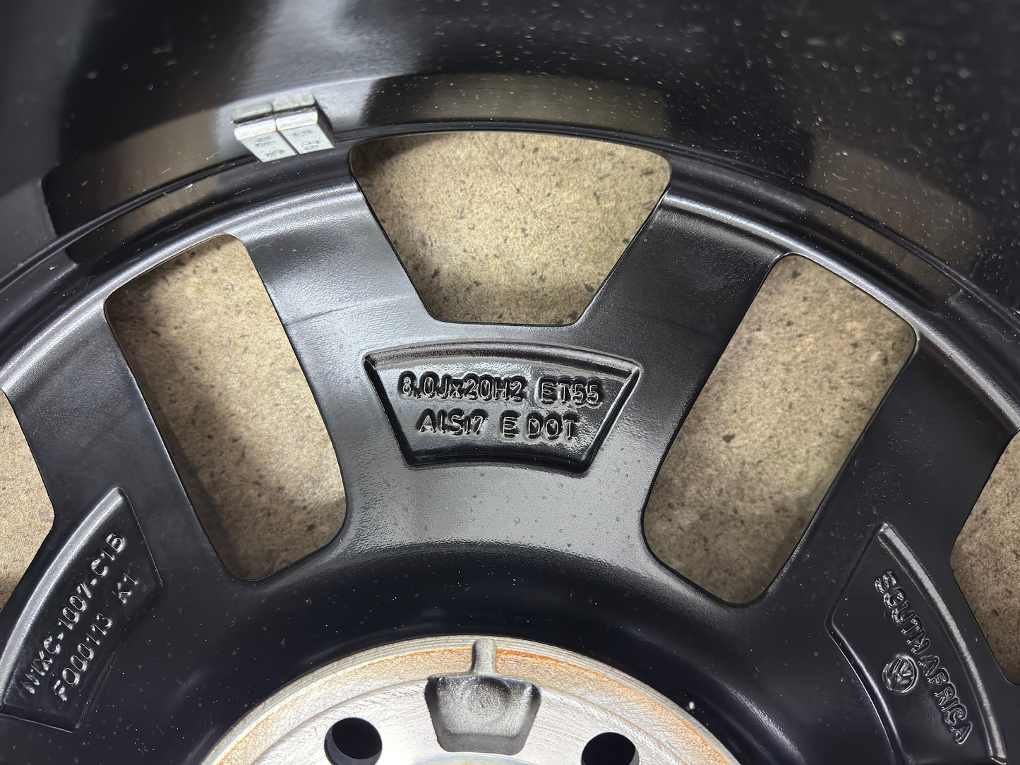 NEU Original VW Amarok II 2 T1 20 Zoll Bendigo Sommerräder Sommerreifen Felgen Alufelgen N1XC-1007-C1B T1XC-1007-C1A 255/50 R20 110V 8x20 ET55 Bicolor Schwarz RDKS Sommerradsatz