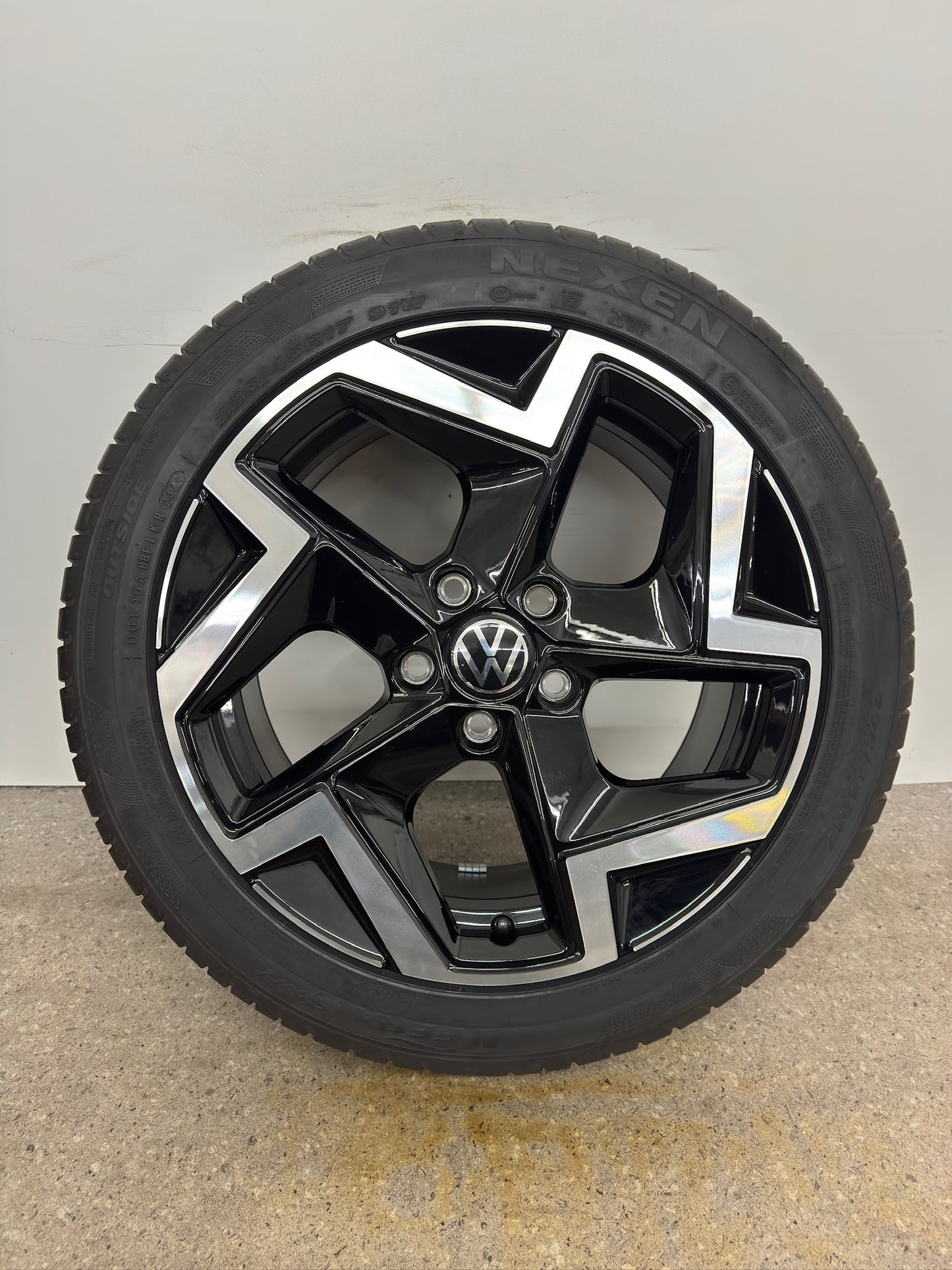 NEU Original VW Golf 8 VIII 5H CD Coventry Sommerräder 5H0601025P 225/45 R17 Zoll Sommerreifen Felgen Alufelgen R-Line Variant GTI GTD GTE Edition Schwarz Glanzgedreht