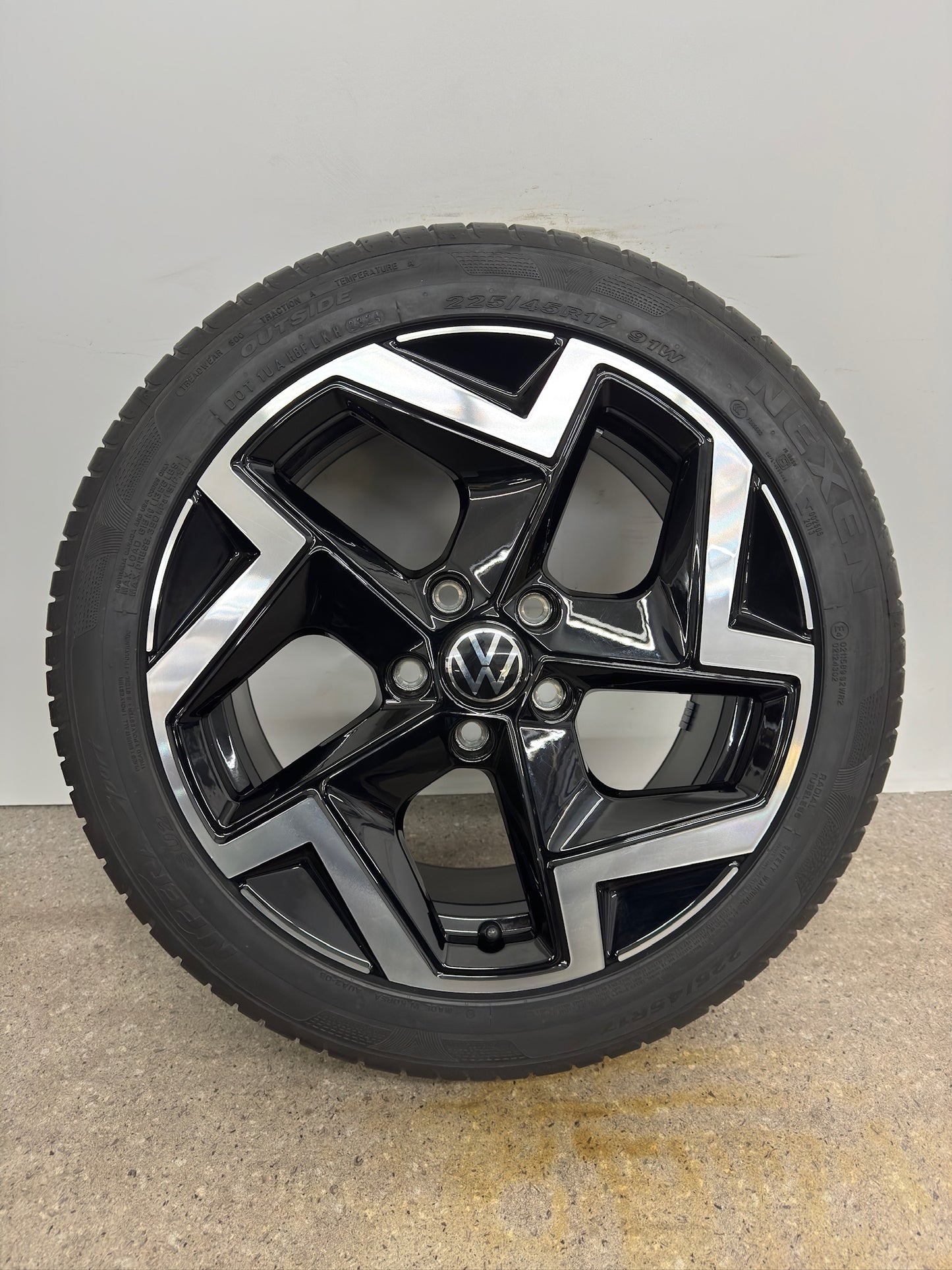 NEU Original VW Golf 8 VIII 5H CD Coventry Sommerräder 5H0601025P 225/45 R17 Zoll Sommerreifen Felgen Alufelgen R-Line Variant GTI GTD GTE Edition Schwarz Glanzgedreht