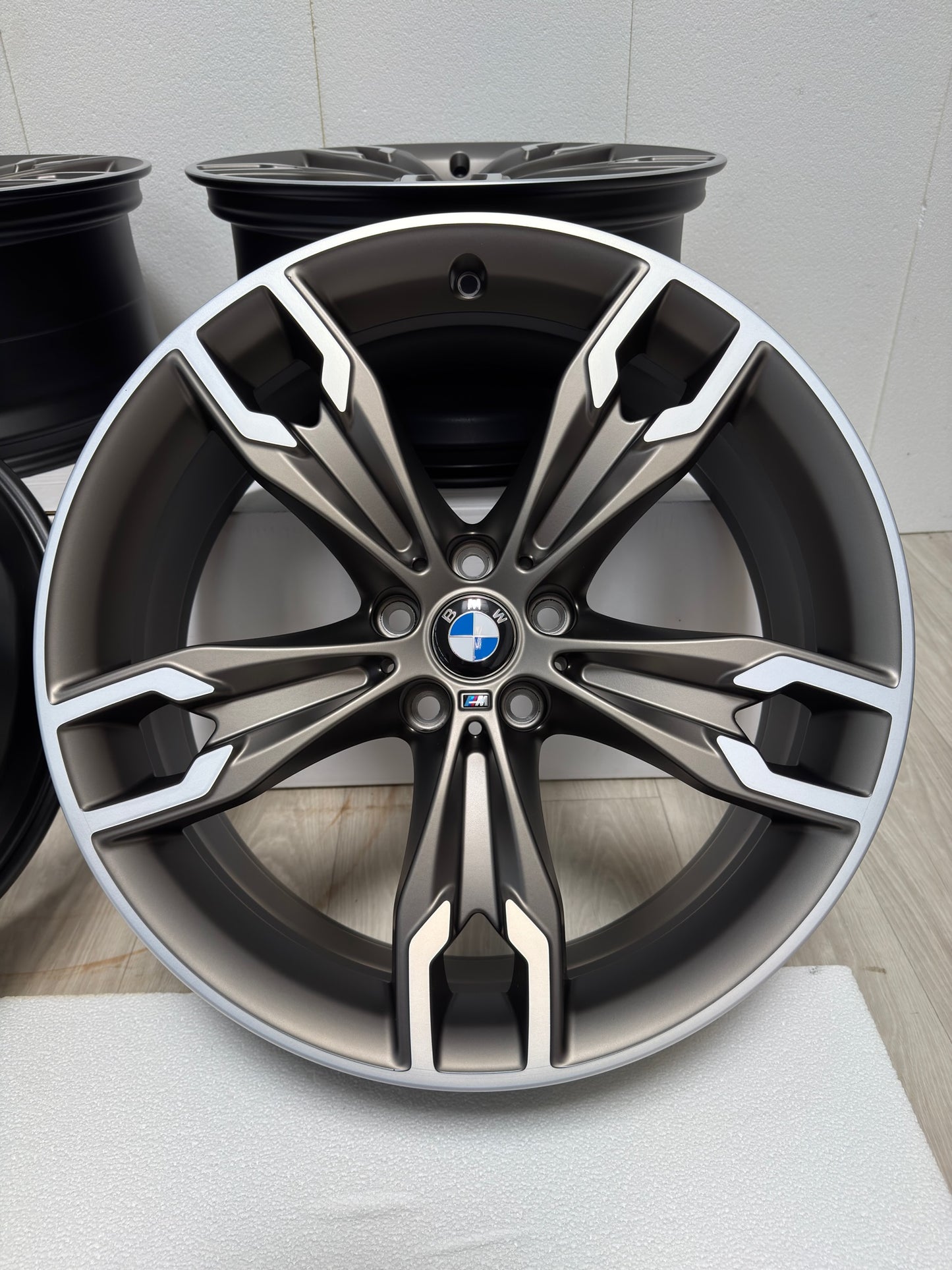 NEU* Original BMW 5er G30 G31 M 668M 20 Zoll Felgen Alufelgen 7855087 7855088 8x20 ET30 9x20 ET44 Cerium Grey Matt Glanzgedreht Limousine Touring Felgensatz MwSt. ausweisbar