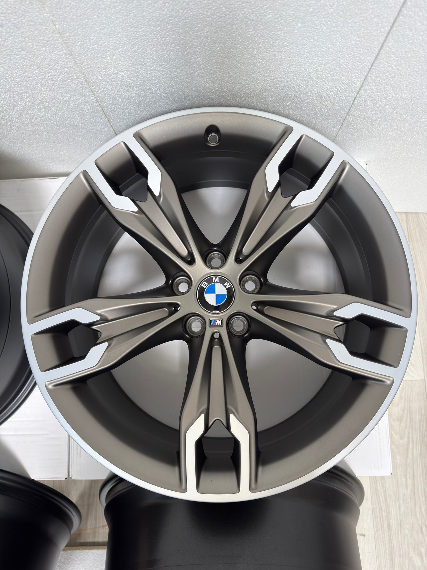 NEU* Original BMW 5er G30 G31 M 668M 20 Zoll Felgen Alufelgen 7855087 7855088 8x20 ET30 9x20 ET44 Cerium Grey Matt Glanzgedreht Limousine Touring Felgensatz MwSt. ausweisbar