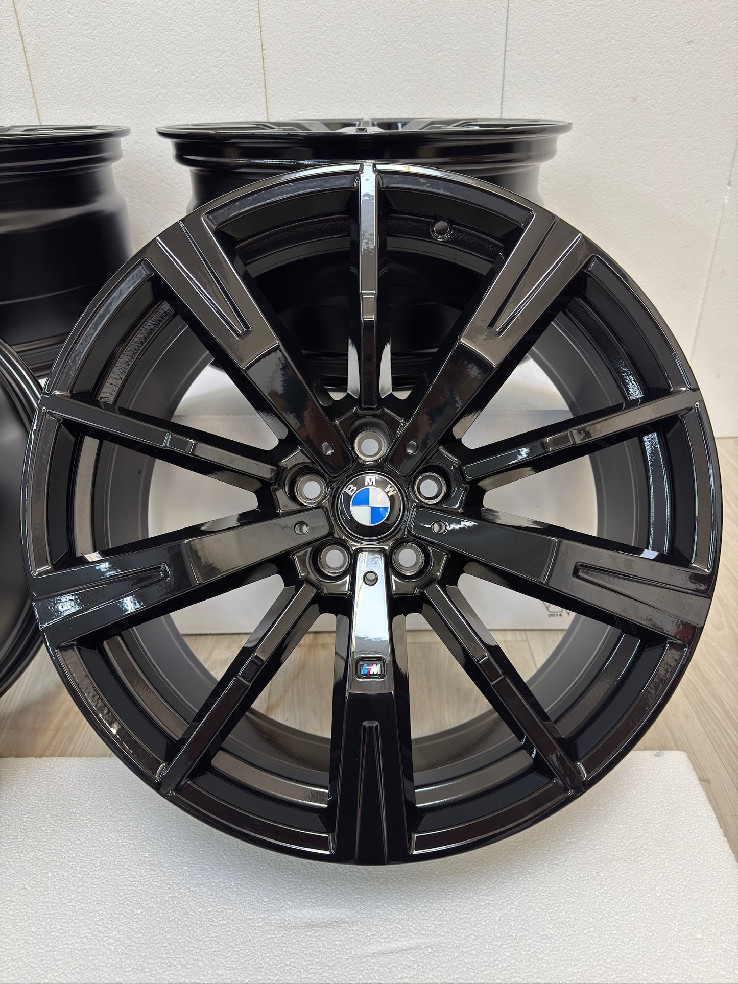 NEU* Original BMW 5er i5 G60 G61 G60E 20 Zoll M 938M Felgen Alufelgen 5A324E6 5A324E7 Black Edition Schwarz Hochglanz Sport M-Line 8,5x20 ET28 10x20 ET46 5x112 Limousine Touring Felgensatz MwSt.
