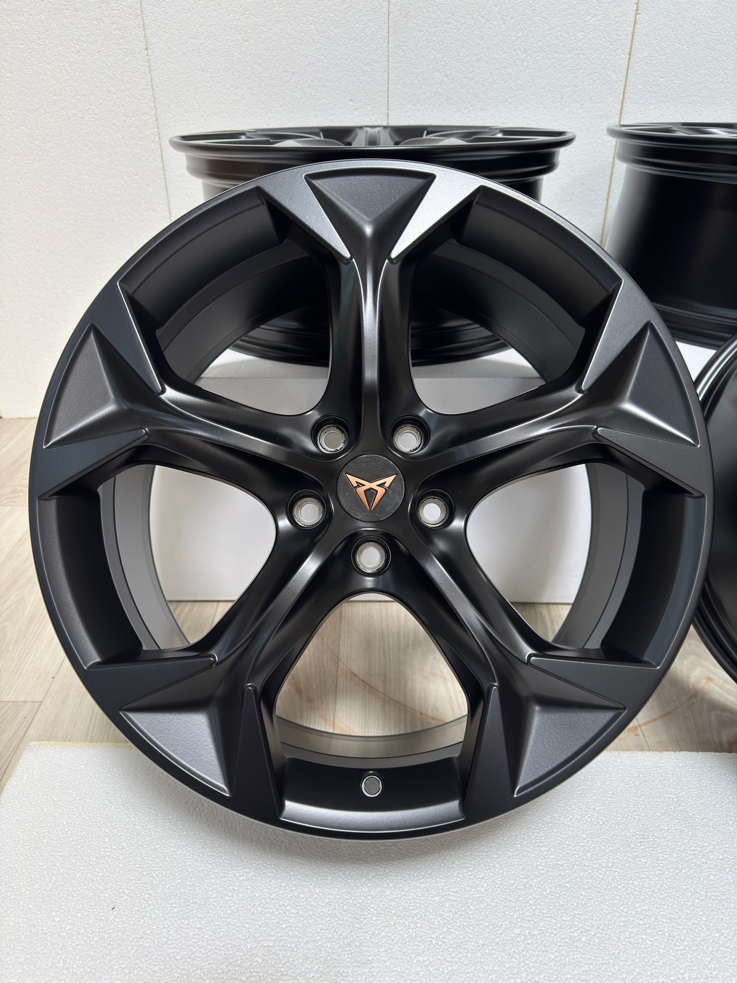 NEU* Original Cupra Formentor VZ 19 Zoll Felgen Alufelgen 5FF601025E Night Edition Schwarz Matt 8x19 ET40 Sport Line Felgensatz MwSt. ausweisbar