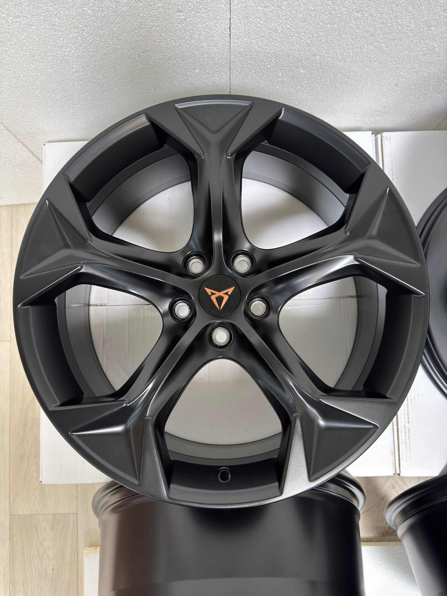 NEU* Original Cupra Formentor VZ 19 Zoll Felgen Alufelgen 5FF601025E Night Edition Schwarz Matt 8x19 ET40 Sport Line Felgensatz MwSt. ausweisbar