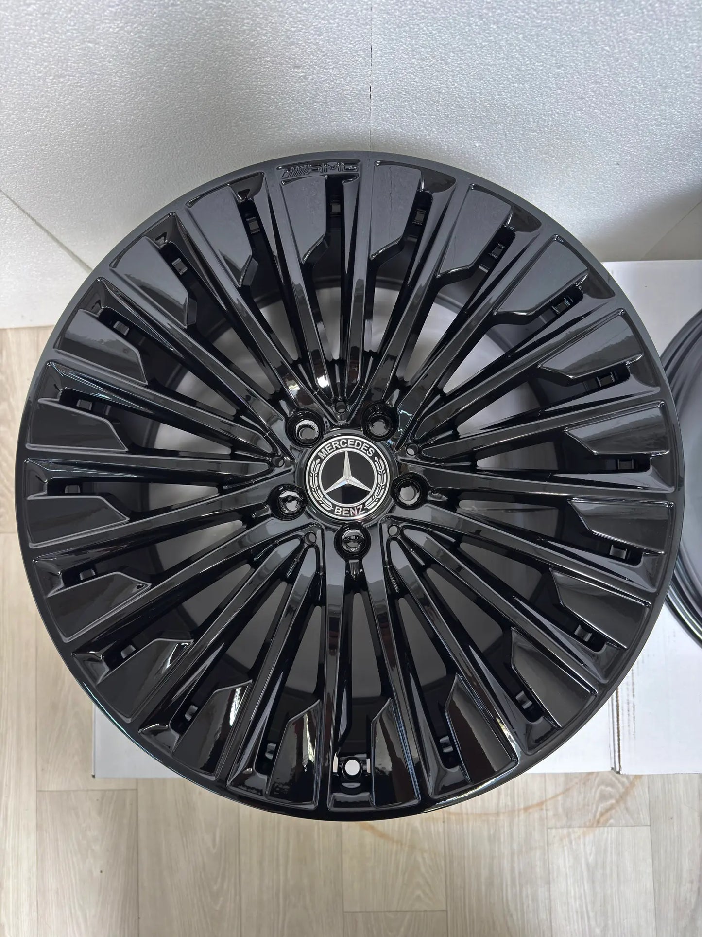 NEU* Original Mercedes E-Klasse W 214 S 214 20 Zoll AMG Felgen Alufelgen A2144010500 A2144010600 8,5x20 ET35,5 9,5x20 ET51 Black-Edition Schwarz Hochglanz Felgensatz Sport Line 4MATIC MwSt.