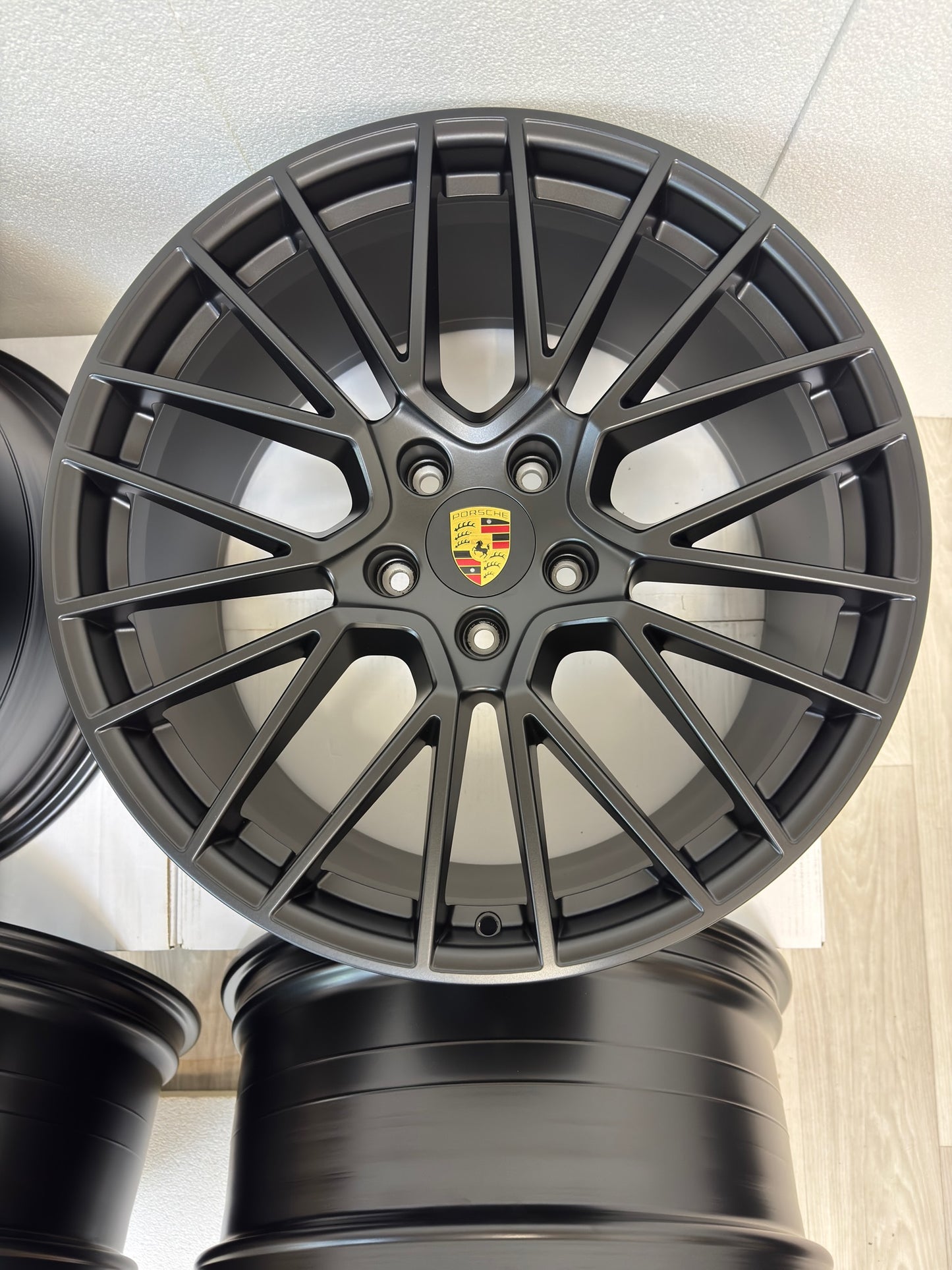 NEU* Original Porsche Cayenne SUV E3 21 Zoll RS Spyder Felgen Alufelgen Schwarz Seidenglanz 9Y0601025BF 9Y060125L 9Y0601025BG PO536 9YA 9,5x21 ET46 11x21 ET58 5x130 Sport Felgensatz MwSt. ausweisbar