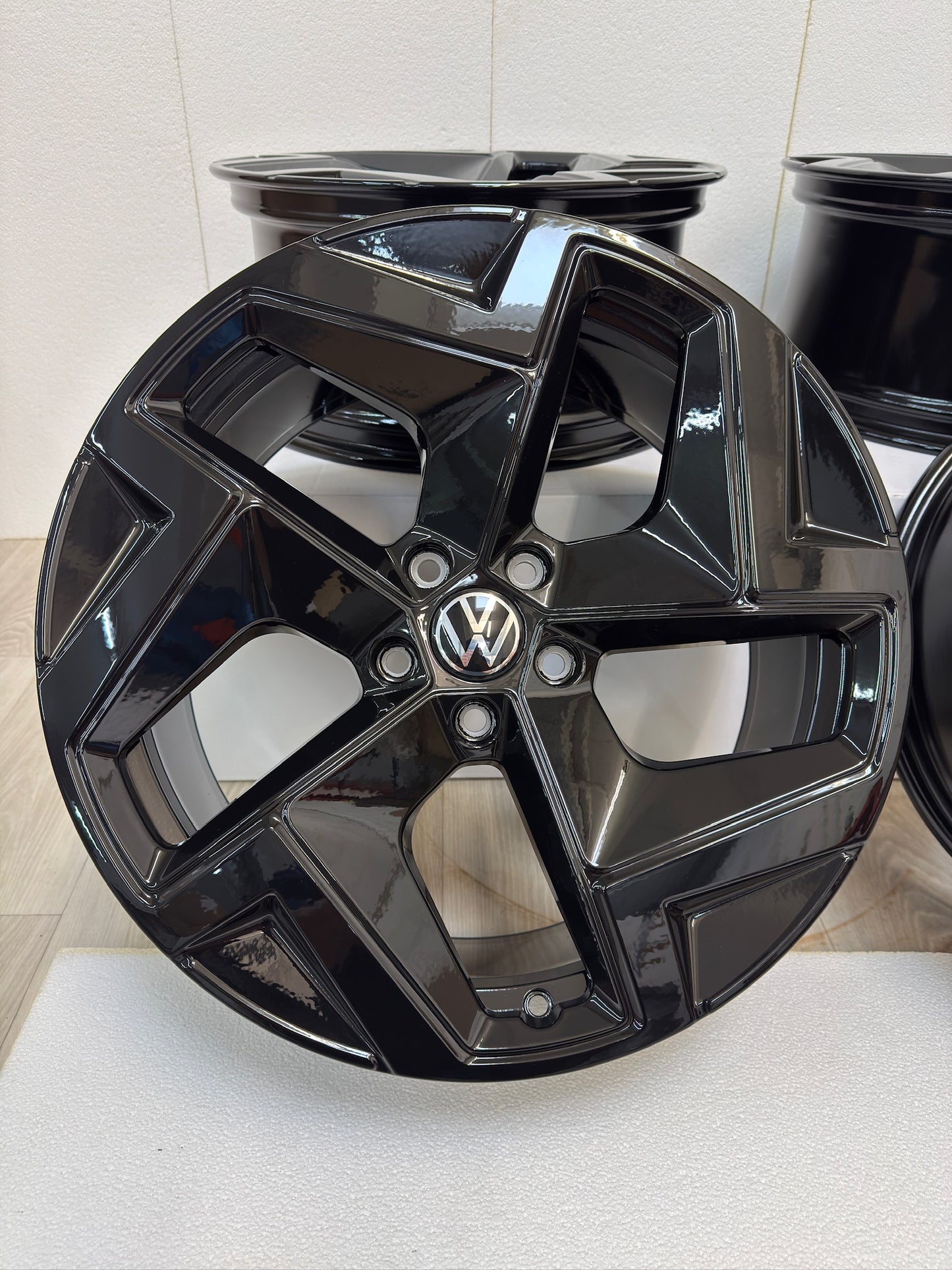 NEU* Original VW Tiguan III 3 CTI Tayron 19 Zoll Coventry Felgen Alufelgen 571601025E 571601025H Black Edition Schwarz Hochglanz R-Line 8,5x19 ET38 5x112 SUV Felgensatz MwSt.