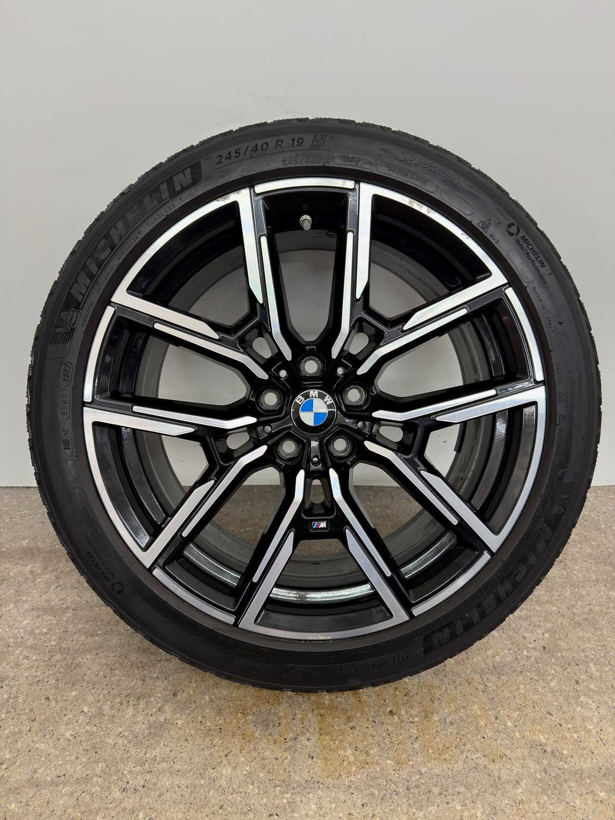 Original BMW i4 G26 Gran Coupé 19 Zoll M 859M Winterräder Winterreifen Felgen 8747304 5A50407 8747305 Alufelgen 245/40 R19 98V 255/40 R19 100V M+S Styling Schwarz Bicolor Winterradsatz MwSt.