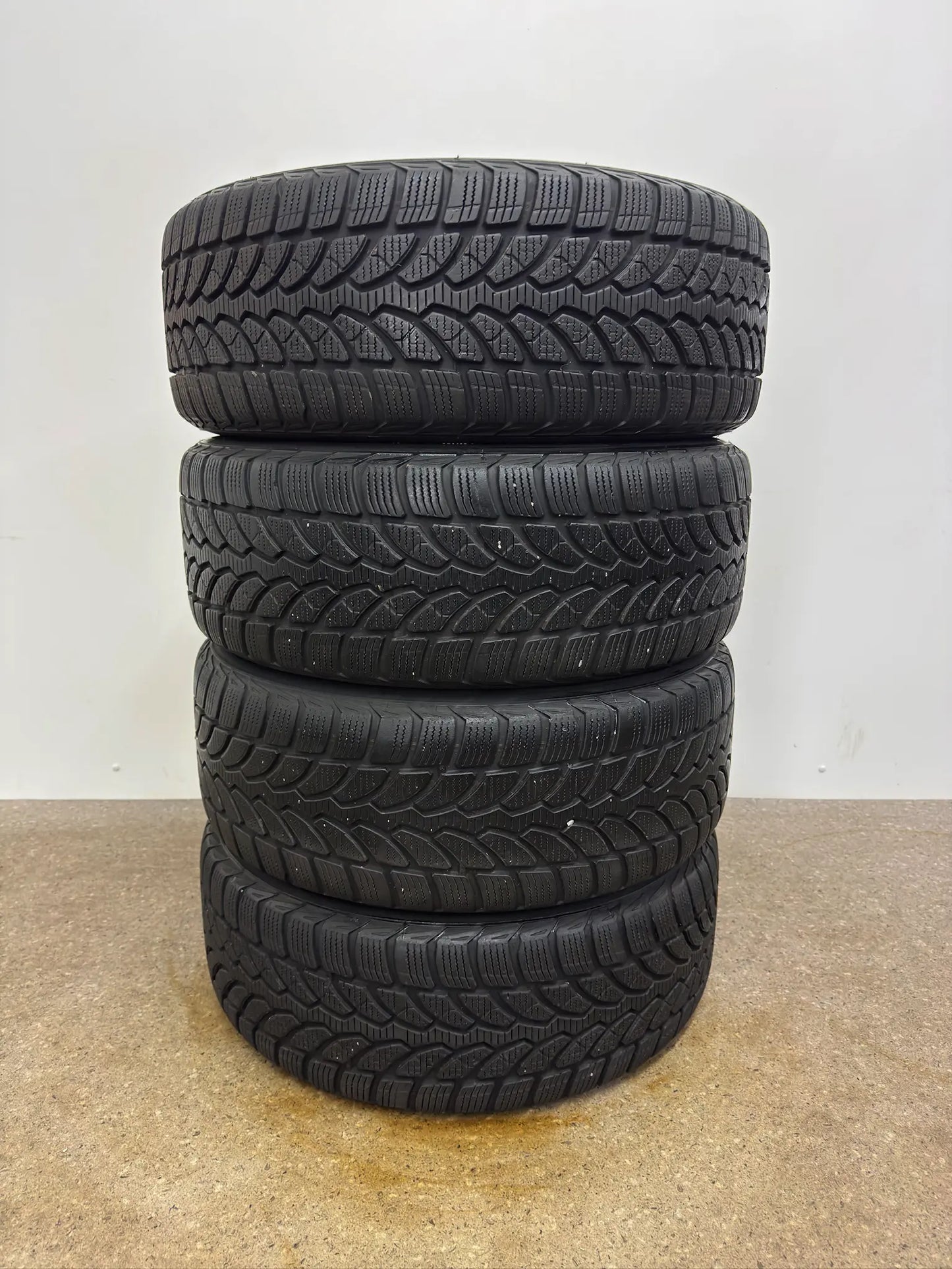 Original Mercedes A-Klasse W 176 B-Klasse W 242 W 246 CLA C 117 16 Zoll Winterräder Winterreifen Felgen A2464011302 Alufelgen 205/55 R16 91H MO M+S Silber 6,5x16 ET49 Winterradsatz