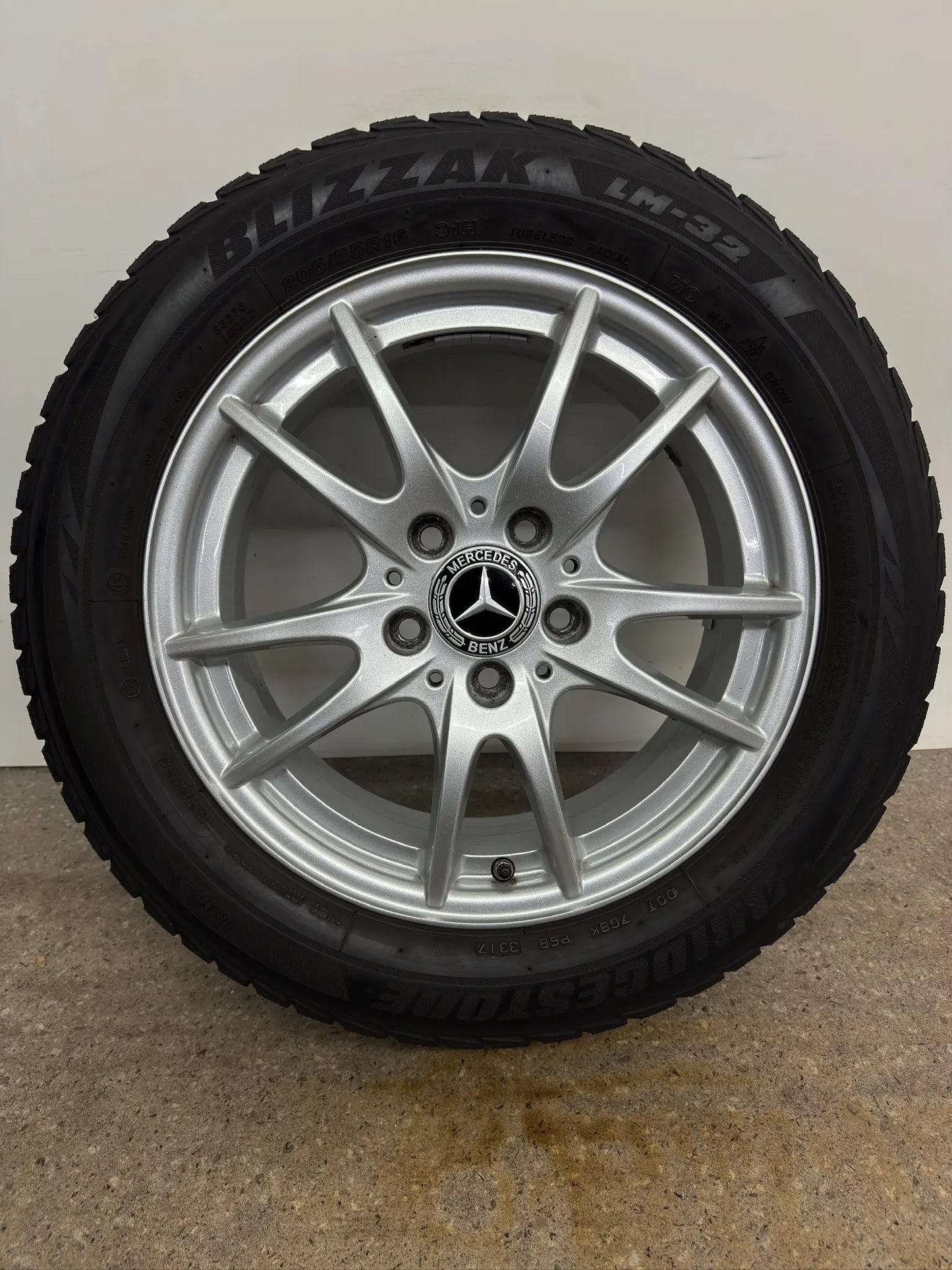 Original Mercedes A-Klasse W 176 B-Klasse W 242 W 246 CLA C 117 16 Zoll Winterräder Winterreifen Felgen A2464011302 Alufelgen 205/55 R16 91H MO M+S Silber 6,5x16 ET49 Winterradsatz