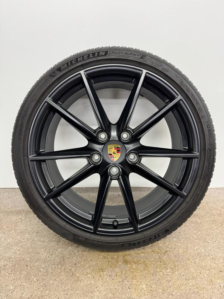 Original Porsche 911 992 Carrera 4S GTS 20 21 Zoll Winterreifen