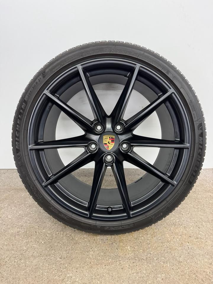 Original Porsche 911 992 Carrera 4S GTS 20 21 Zoll Winterreifen