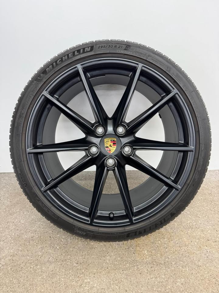 Original Porsche 911 992 Carrera 4S GTS 20 21 Zoll Winterreifen