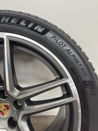 WIE NEU DOT23 Original Porsche Macan II 2 III 3 20 Zoll Winterräder Winterreifen Felgen Alufelgen 95B601025DG 95B601025DH 265/45 R20 104V 295/40 R20 106V Sport Exclusive Bicolor SUV M+S