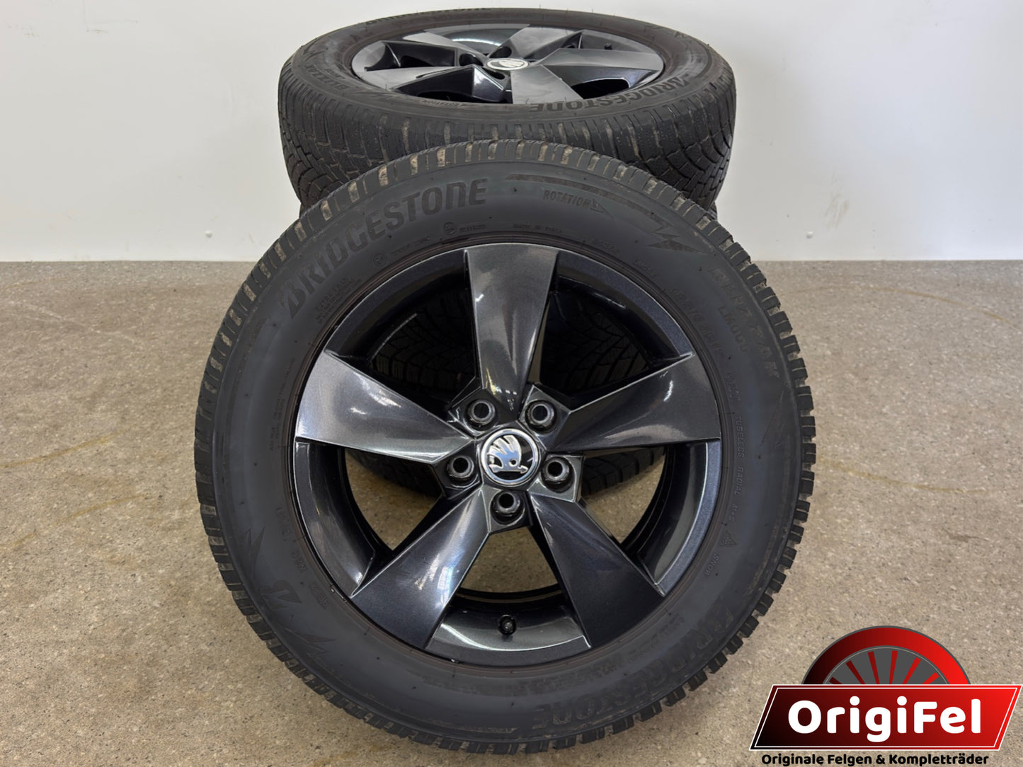 Original Skoda Fabia IV 4 PJ 15 Zoll Hadar Winterräder Winterreifen Felgen 6VA601025 Alufelgen Schwarz 185/65 R15 92T M+S Bridgestone Limousine Winterradsatz MwSt.