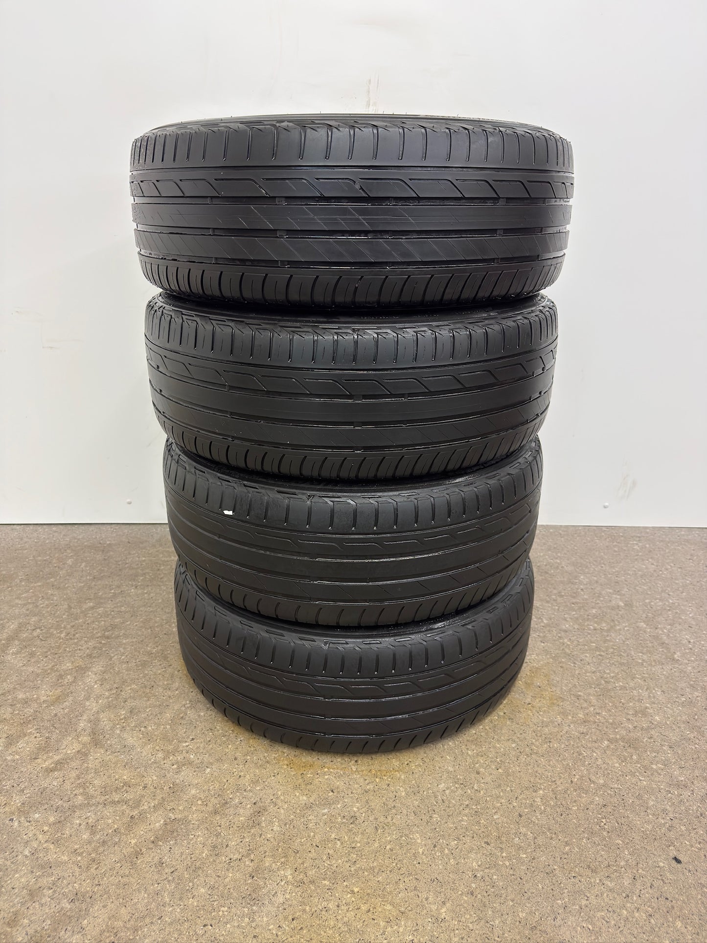 Original Skoda Karoq NU 18 Zoll Braga Felgen Alufelgen 57A601025D 57A601025L 7Jx18H2 ET45 Silber Felgensatz Style Simply Clever