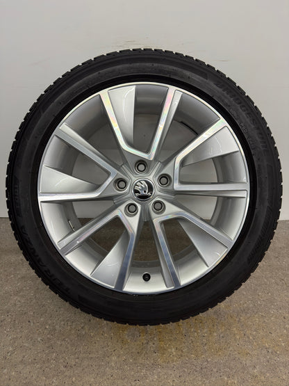 Original Skoda Karoq NU 18 Zoll Braga Felgen Alufelgen 57A601025D 57A601025L 7Jx18H2 ET45 Silber Felgensatz Style Simply Clever