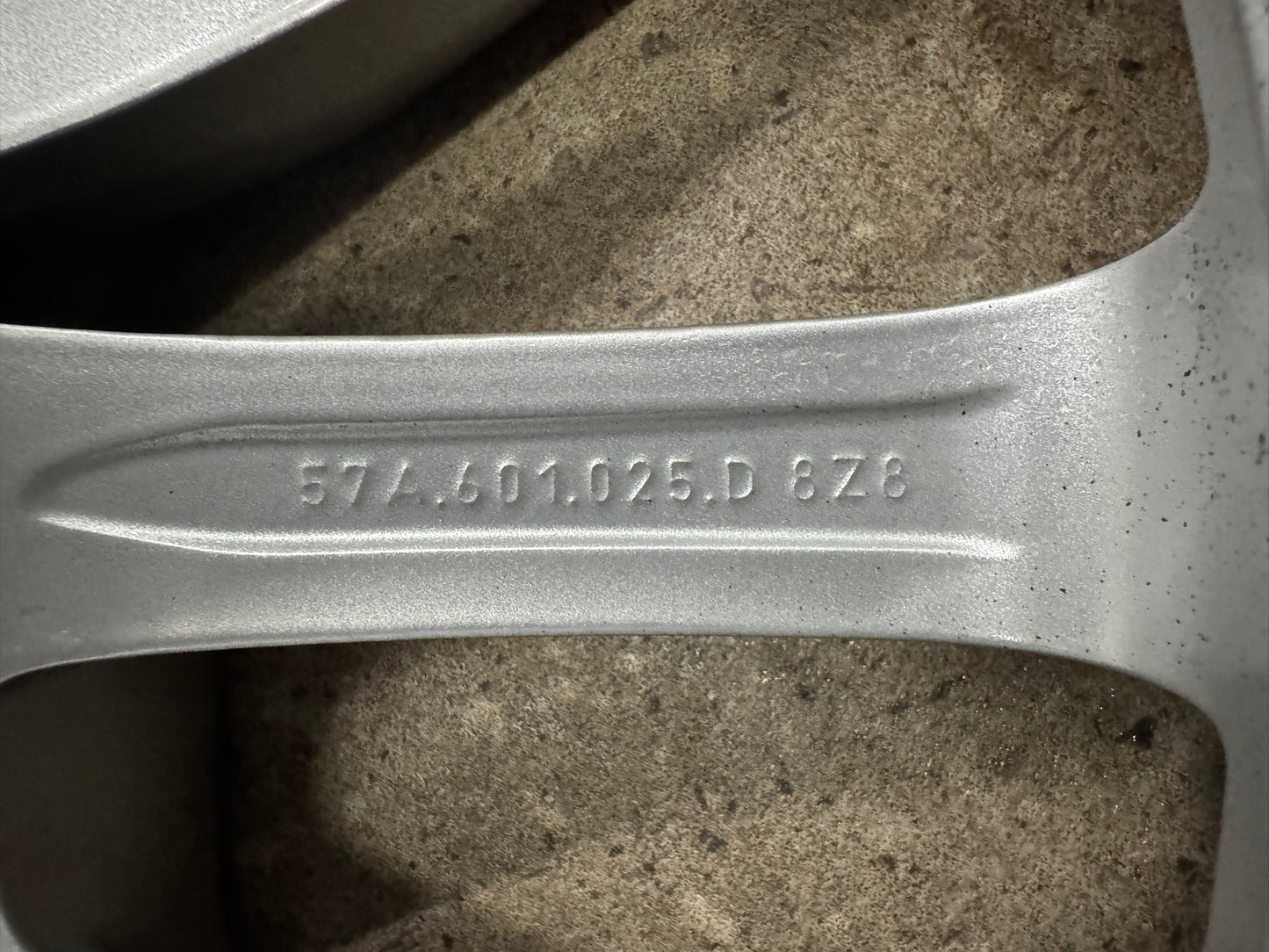 Original Skoda Karoq NU 18 Zoll Braga Felgen Alufelgen 57A601025D 57A601025L 7Jx18H2 ET45 Silber Felgensatz Style Simply Clever