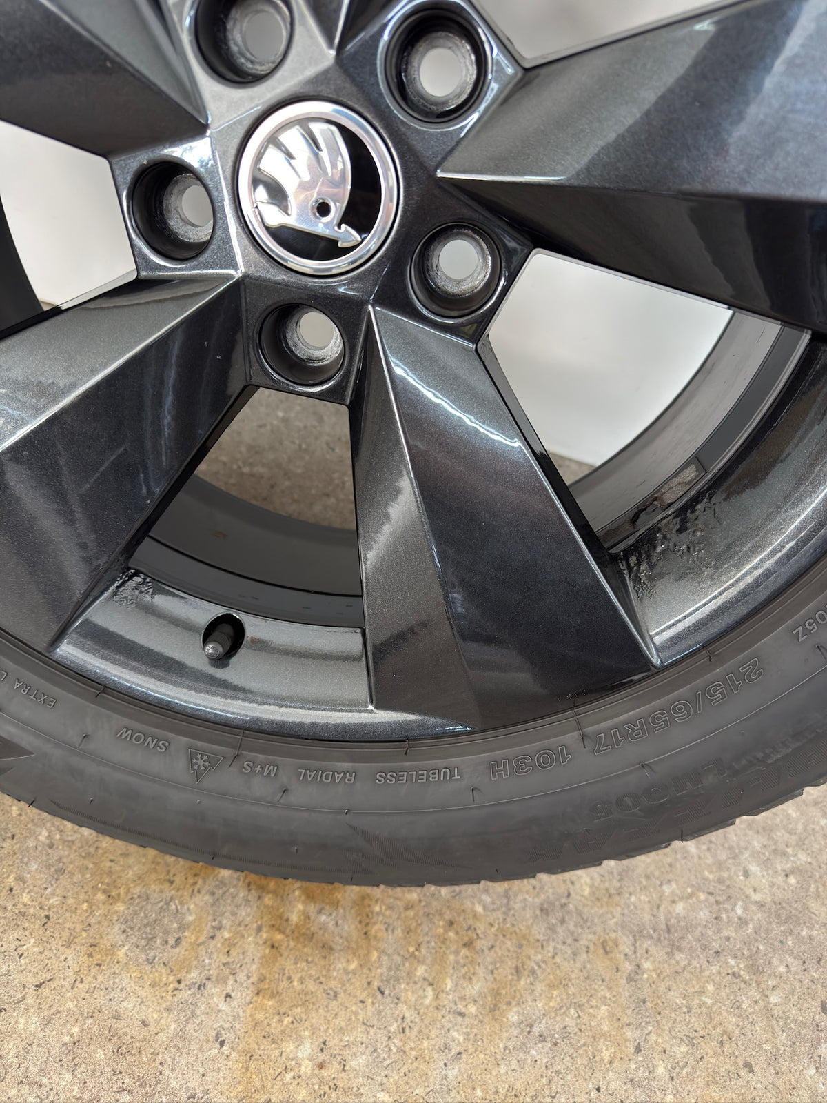 Original Skoda Kodiaq I 1 NS II 2 PS 17 Zoll Nanuq Winterräder Winterreifen Felgen 565601025AA Alufelgen 6,5x17 ET38 5x112 215/65 R17 103H M+S Winterradsatz Schwarz SUV