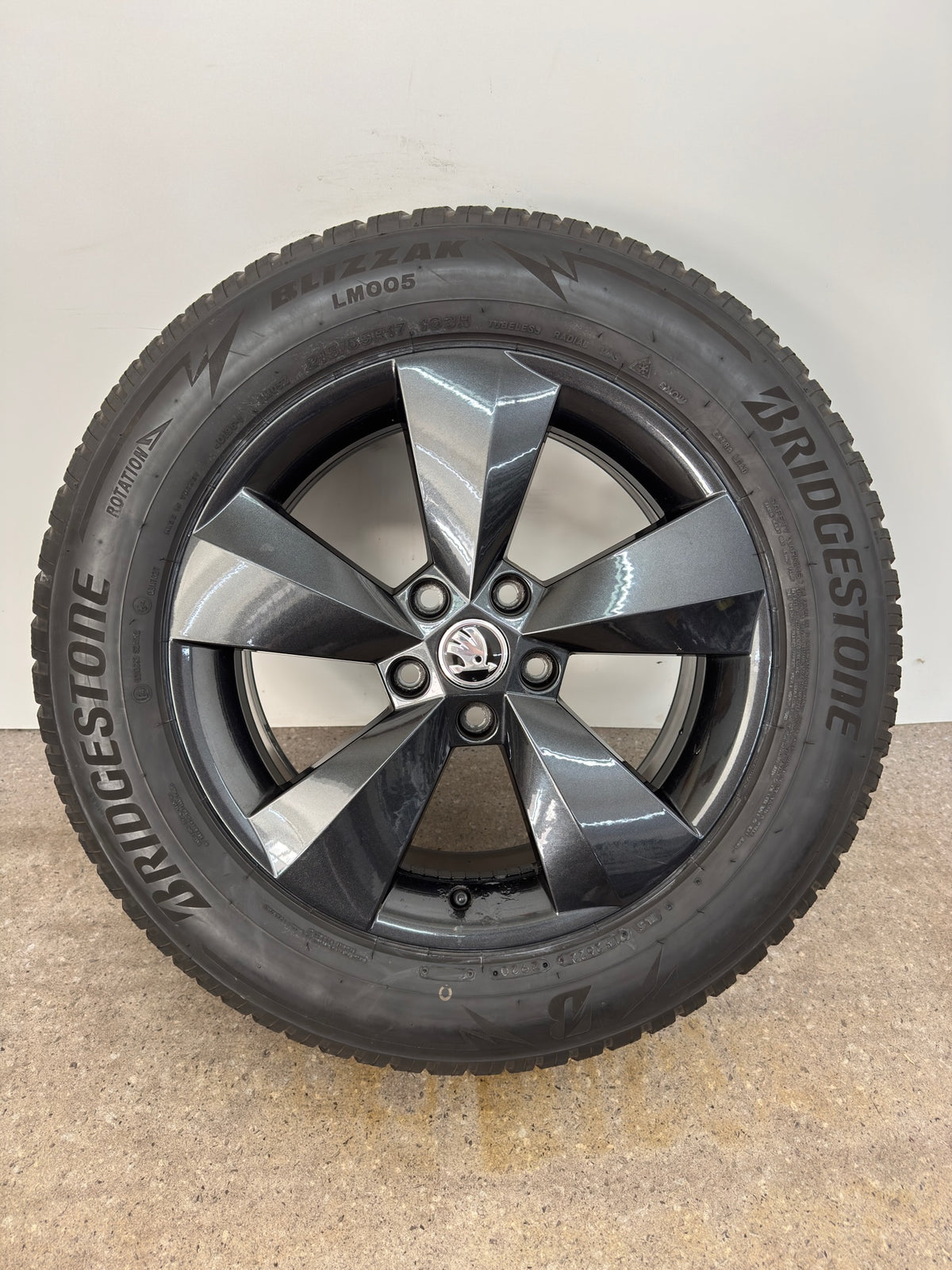 Original Skoda Kodiaq I 1 NS II 2 PS 17 Zoll Nanuq Winterräder Winterreifen Felgen 565601025AA Alufelgen 6,5x17 ET38 5x112 215/65 R17 103H M+S Winterradsatz Schwarz SUV