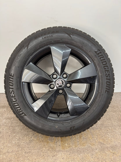 Original Skoda Kodiaq I 1 NS II 2 PS 17 Zoll Nanuq Winterräder Winterreifen Felgen 565601025AA Alufelgen 6,5x17 ET38 5x112 215/65 R17 103H M+S Winterradsatz Schwarz SUV