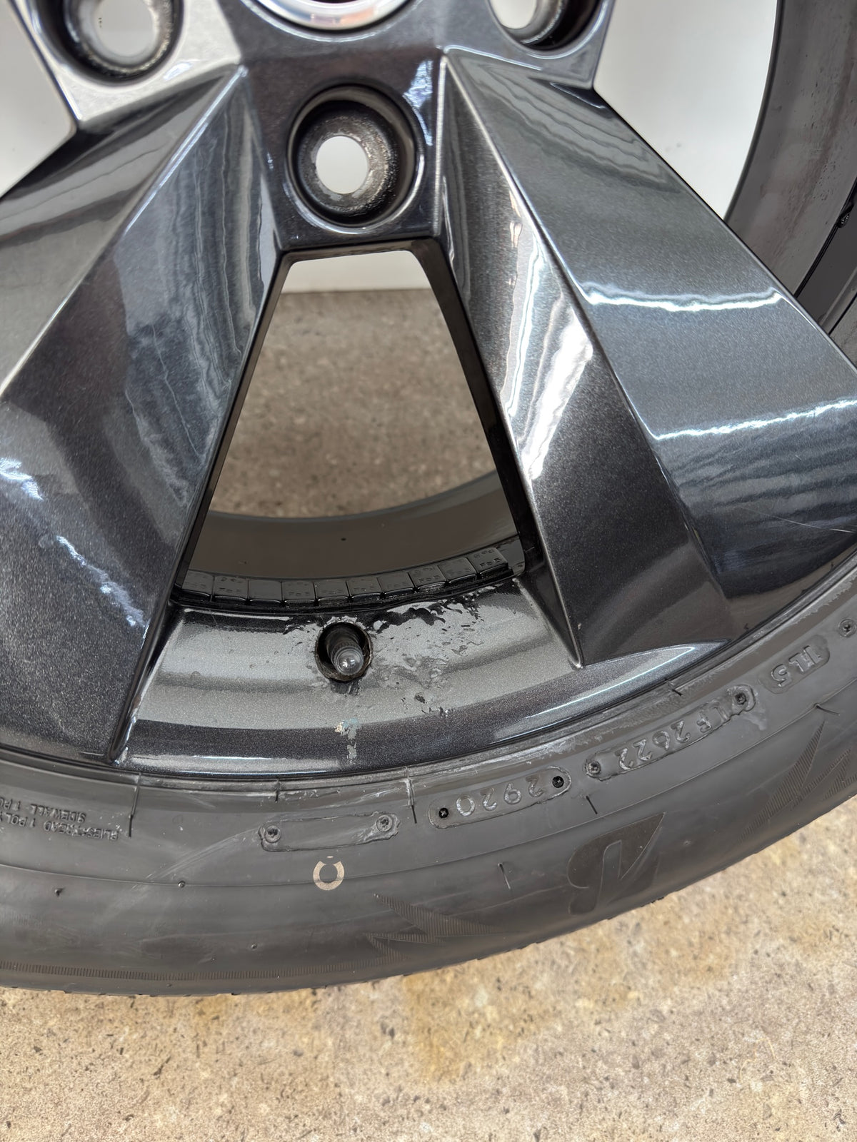 Original Skoda Kodiaq I 1 NS II 2 PS 17 Zoll Nanuq Winterräder Winterreifen Felgen 565601025AA Alufelgen 6,5x17 ET38 5x112 215/65 R17 103H M+S Winterradsatz Schwarz SUV