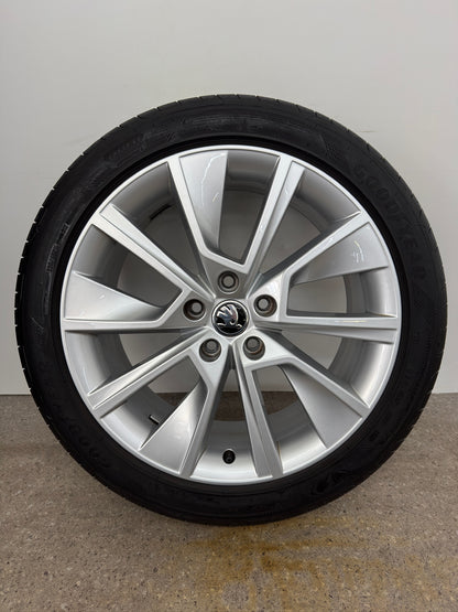 Original Skoda Octavia IV NX 18 Zoll Braga Sommerräder 5E3601025K (Scout) Sommerreifen Felgen Alufelgen 5E3601025L 225/45 R18 91Y Offroad Sommerkomplettradsatz