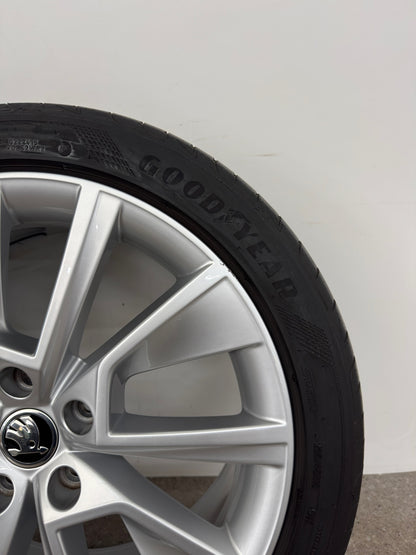Original Skoda Octavia IV NX 18 Zoll Braga Sommerräder 5E3601025K (Scout) Sommerreifen Felgen Alufelgen 5E3601025L 225/45 R18 91Y Offroad Sommerkomplettradsatz
